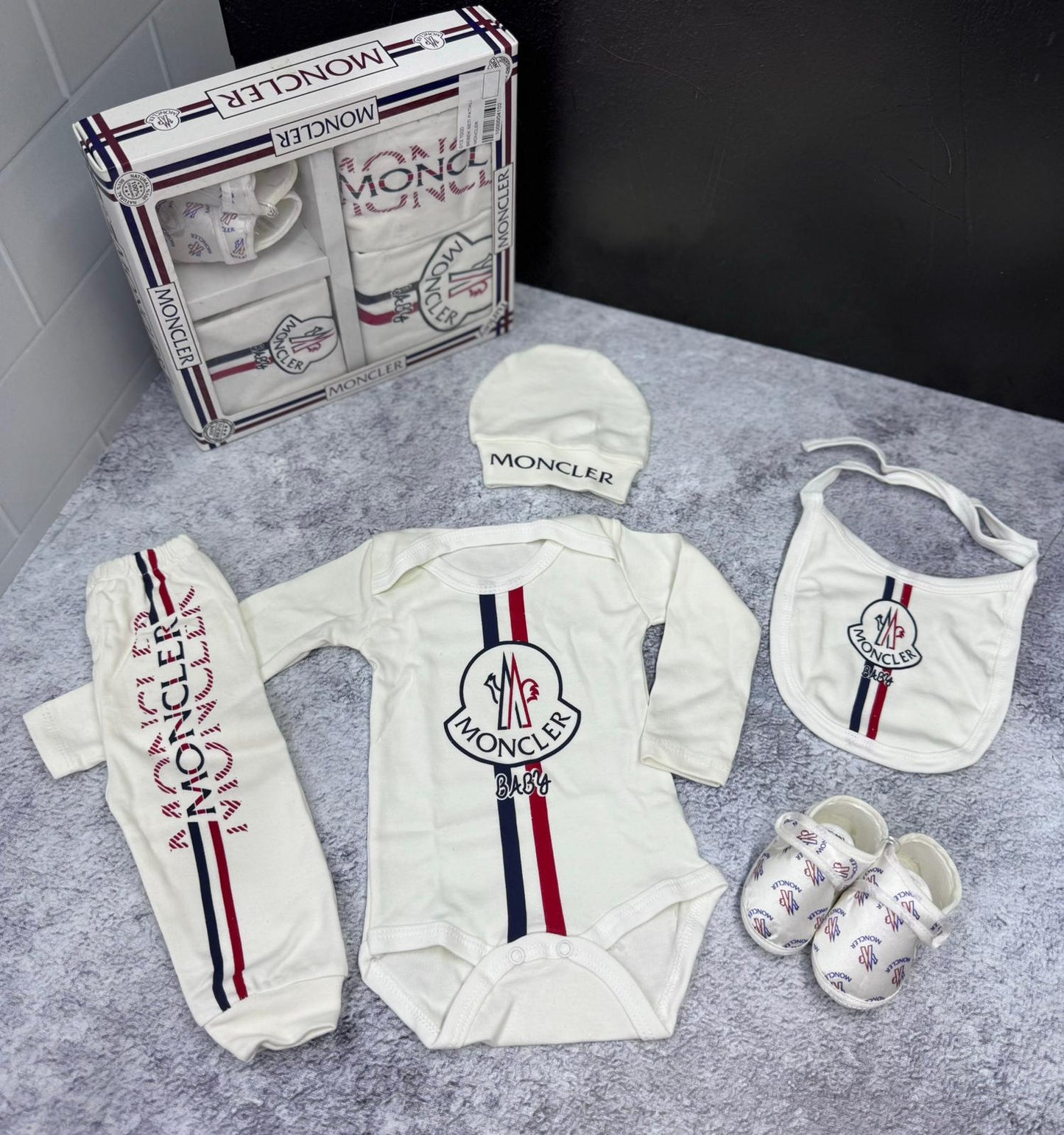 New born set with shoes