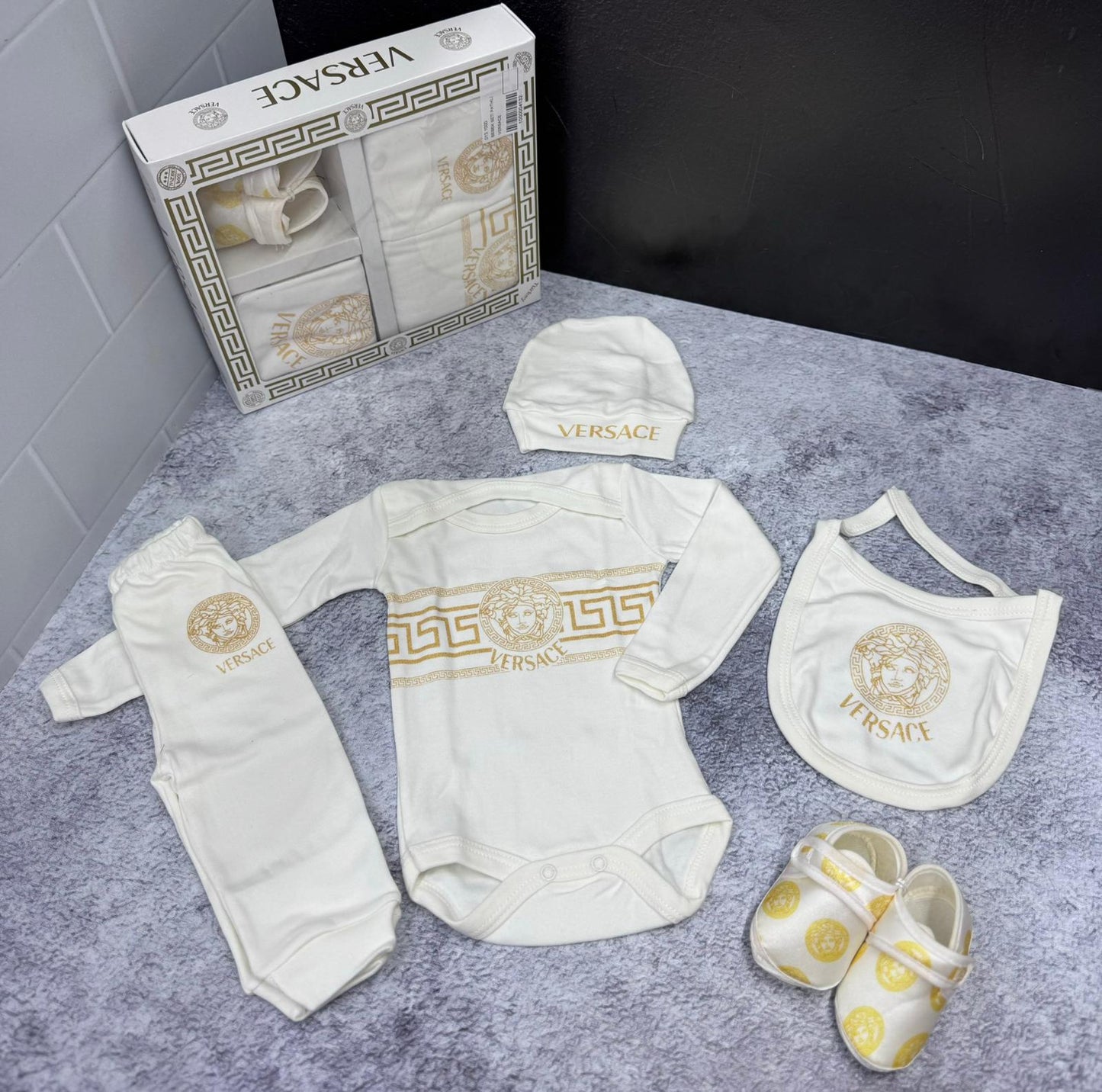 New born set with shoes